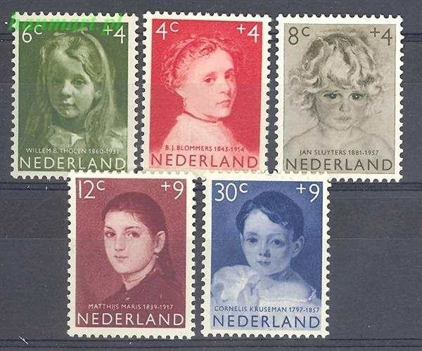 Znaczek Holandia 1957 Mi 707-711 Z podlepką *