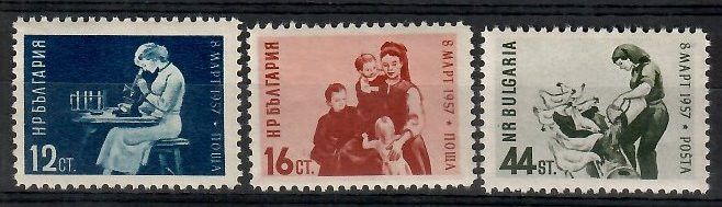 Znaczek Bułgaria 1957 Mi 1016-1018 Czyste **